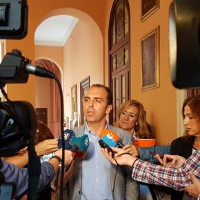 Millán urge a Espadas a que “Sevilla tenga un presupuesto en enero” y dice un “no rotundo a cualquier subida de tasas”