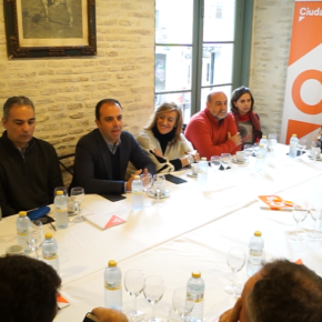 Millán (Cs) se reúne con los sindicatos y reclama al gobierno “modernizar la administración para que Sevilla funcione”