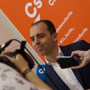 Millán (Cs) denuncia que “la mala gestión del gobierno del PSOE podría demorar el montaje de toldos hasta finales de agosto”