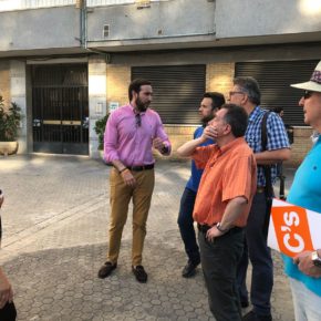 Moraga (Cs) denuncia que el alcalde del PSOE tiene “abandonados” a los vecinos de la barriada de Santa María en Triana