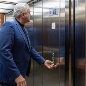 Aumesquet (CS) apremia a Muñoz a ejecutar “cuanto antes” la nueva campaña municipal de instalación de ascensores